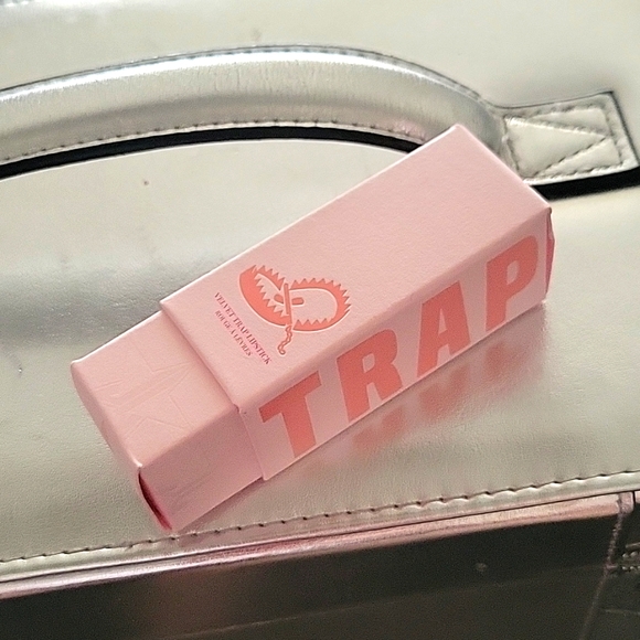 Jeffree Star Velvet Trap Lipstick in GARDENING *** - Picture 1 of 6